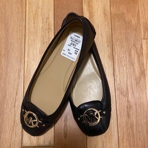 New Michael Kohls flats